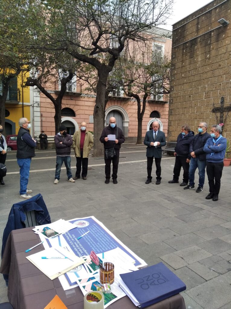 AVELLA. Gli scout adulti M.A.S.C.I. riuniti in preghiera in Piazza a difesa dellambiente.