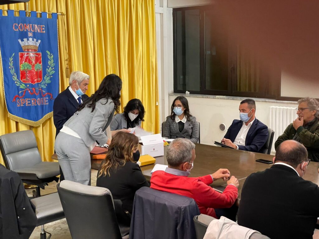 SPERONE. Si è tenuto il primo consiglio comunale con sindaco Adolfo Alaia. Video e Foto