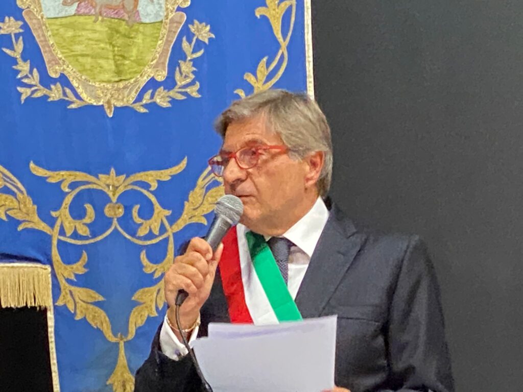 AVELLA. E andato in scena al teatro Biancardi il primo consiglio comunale con sindaco Vincenzo Biancardi. Foto e Video