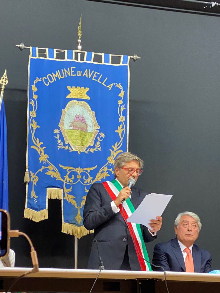 AVELLA. E andato in scena al teatro Biancardi il primo consiglio comunale con sindaco Vincenzo Biancardi. Foto e Video