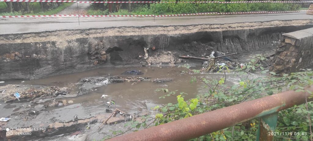 SAVIANO. Frana strada e auto dei Vigili Urbani finisce nel regio lagno. Feriti
