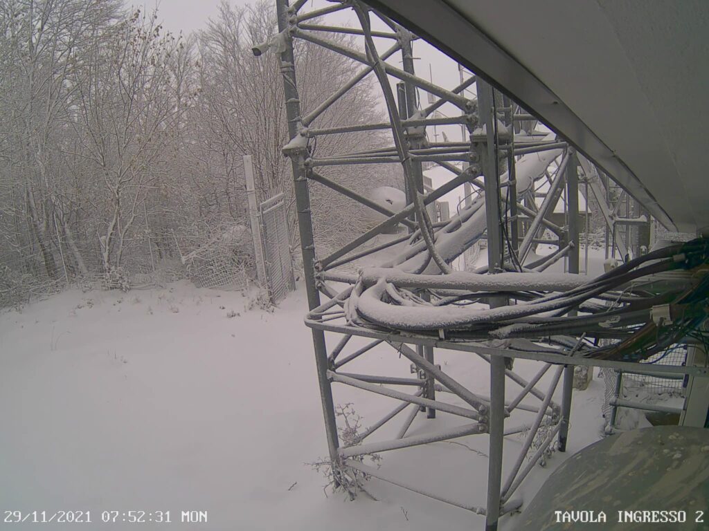 IRPINIA. Montevergine sotto una coltre bianca, la prima neve sul Santuario