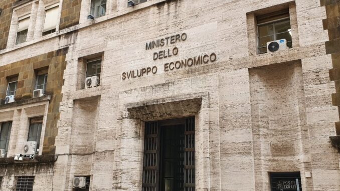 B857FA6F-F9CD-4413-B6A6-F8E06E8A5422