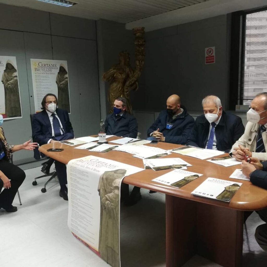 Nola. Certame Internazionale Bruniano, presentato il programma di eventi. Il comune premia le tesi di laurea magistrale e di dottorato su Bruno. In cartellone anche il concerto di Eugenio Bennato