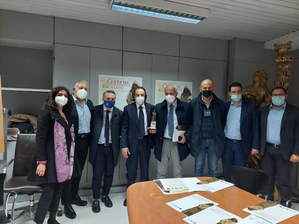 Nola. Certame Internazionale Bruniano, presentato il programma di eventi. Il comune premia le tesi di laurea magistrale e di dottorato su Bruno. In cartellone anche il concerto di Eugenio Bennato