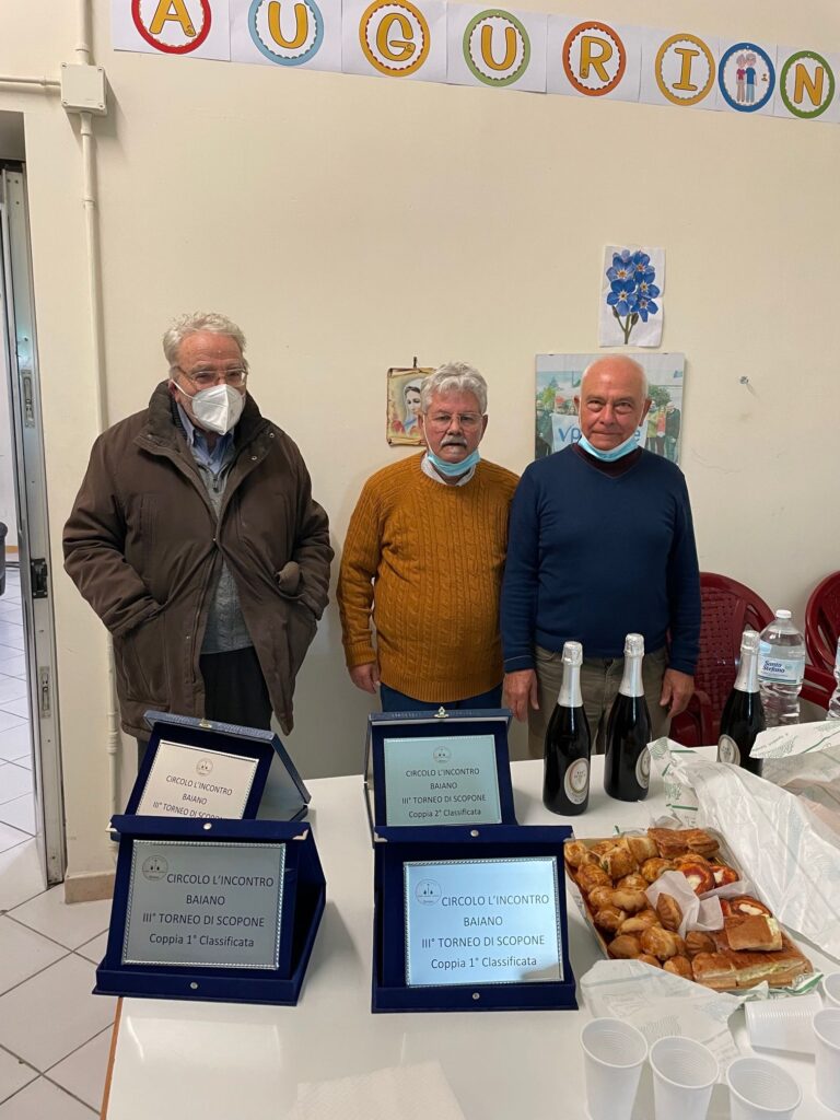 Baiano. All’ “Incontro”, tiene banco lo Scopone. La terza edizione del Torneo sociale al duo Guerriero Napolitano