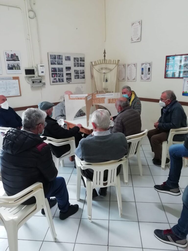 Baiano. All’ “Incontro”, tiene banco lo Scopone. La terza edizione del Torneo sociale al duo Guerriero Napolitano