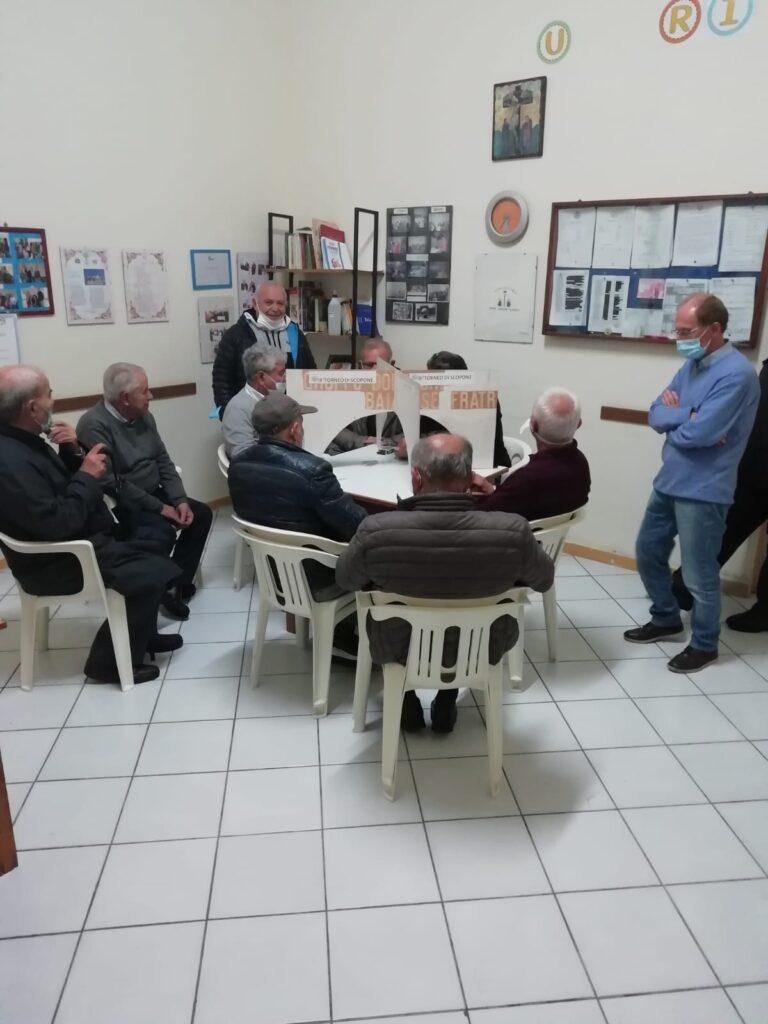 Baiano. All’ “Incontro”, tiene banco lo Scopone. La terza edizione del Torneo sociale al duo Guerriero Napolitano