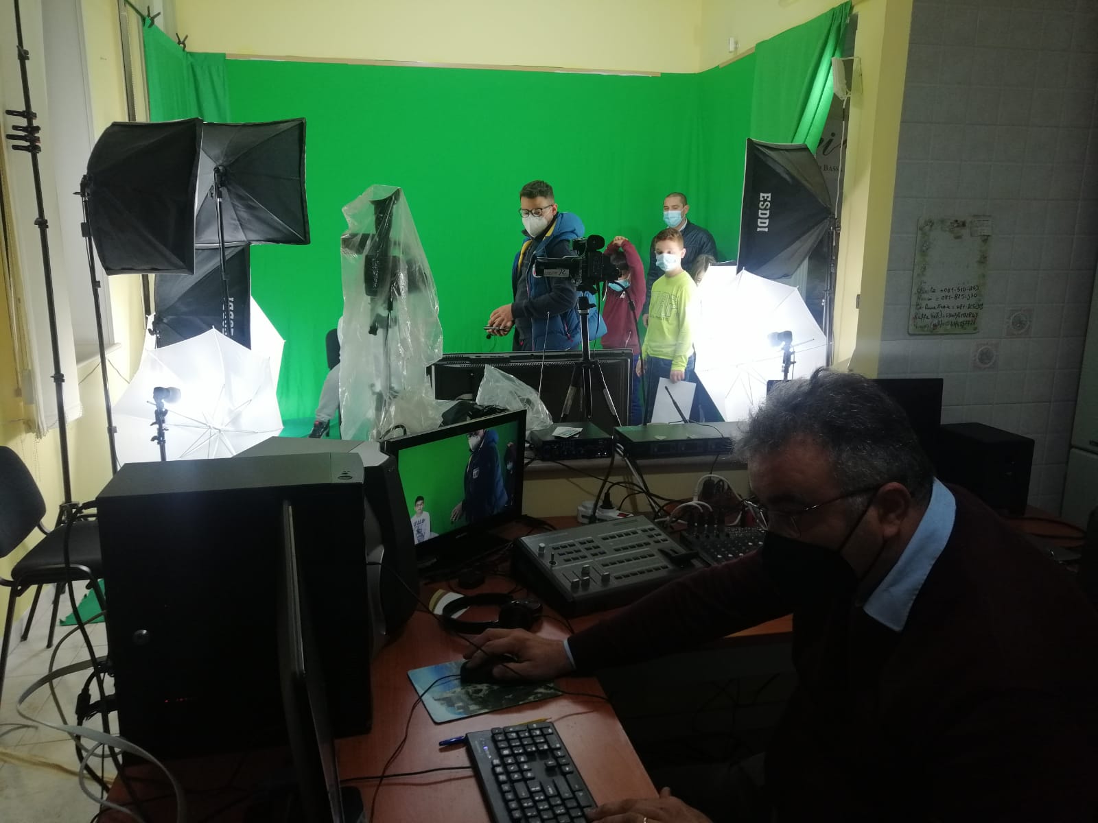 AVELLA. Il Telegiornale dei ragazzi del Campus dellArte di Avella. Video e Foto