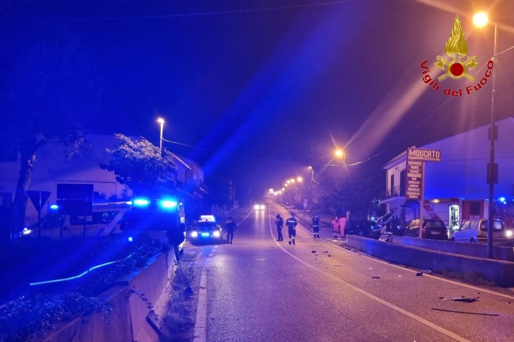 Mirabella Eclano (AV) Incidente stradale: muoiono due giovani. Mirabella Eclano (AV) Incidente stradale: muoiono due giovani.