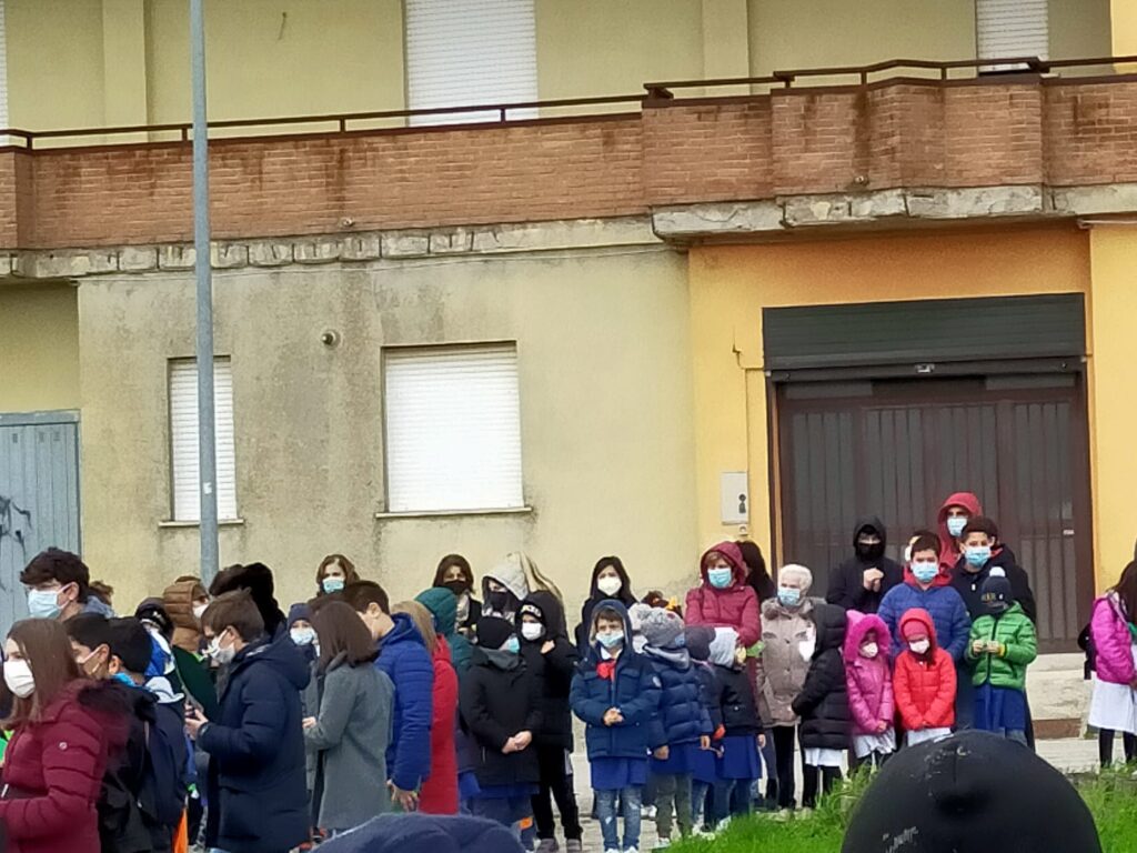 BISACCIA (AV). Si è svolta la festa della giornata mondiale dellalbero. Tanti gli ospiti tra cui don Aniello Manganiello. Foto BISACCIA (AV). Si è svolta la festa della giornata mondiale dellalbero. Tanti gli ospiti tra cui don Aniello Manganiello. Foto