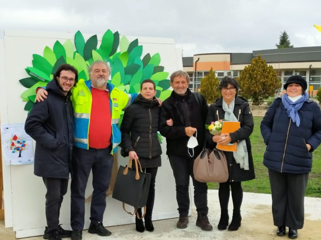BISACCIA (AV). Si è svolta la festa della giornata mondiale dellalbero. Tanti gli ospiti tra cui don Aniello Manganiello. Foto BISACCIA (AV). Si è svolta la festa della giornata mondiale dellalbero. Tanti gli ospiti tra cui don Aniello Manganiello. Foto