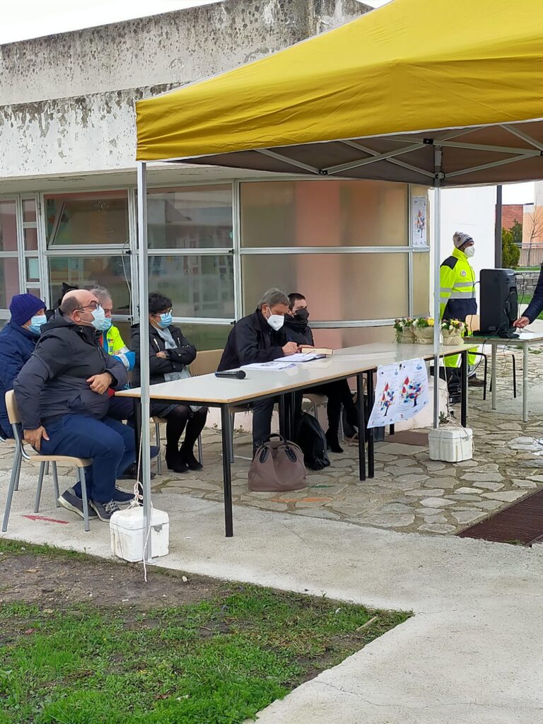 BISACCIA (AV). Si è svolta la festa della giornata mondiale dellalbero. Tanti gli ospiti tra cui don Aniello Manganiello. Foto BISACCIA (AV). Si è svolta la festa della giornata mondiale dellalbero. Tanti gli ospiti tra cui don Aniello Manganiello. Foto