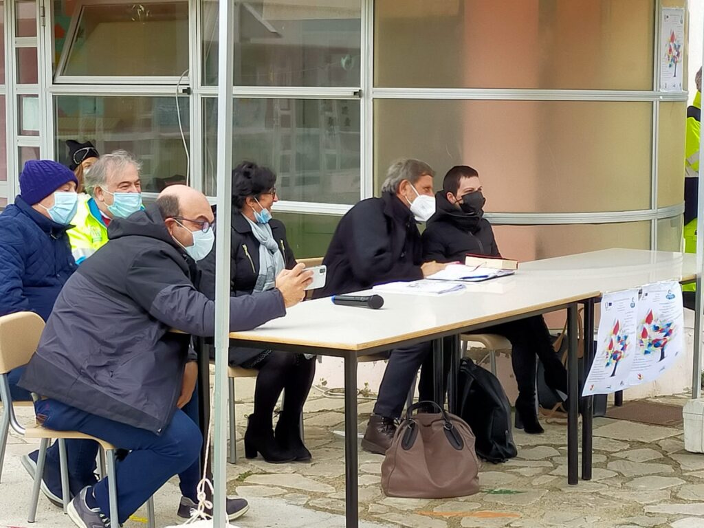 BISACCIA (AV). Si è svolta la festa della giornata mondiale dellalbero. Tanti gli ospiti tra cui don Aniello Manganiello. Foto BISACCIA (AV). Si è svolta la festa della giornata mondiale dellalbero. Tanti gli ospiti tra cui don Aniello Manganiello. Foto