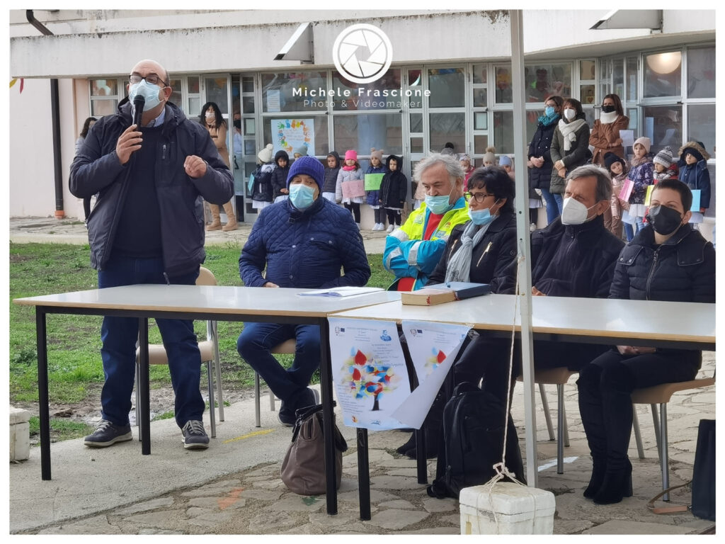 BISACCIA (AV). Si è svolta la festa della giornata mondiale dellalbero. Tanti gli ospiti tra cui don Aniello Manganiello. Foto BISACCIA (AV). Si è svolta la festa della giornata mondiale dellalbero. Tanti gli ospiti tra cui don Aniello Manganiello. Foto