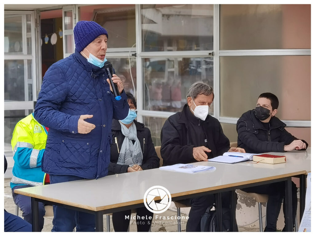BISACCIA (AV). Si è svolta la festa della giornata mondiale dellalbero. Tanti gli ospiti tra cui don Aniello Manganiello. Foto BISACCIA (AV). Si è svolta la festa della giornata mondiale dellalbero. Tanti gli ospiti tra cui don Aniello Manganiello. Foto