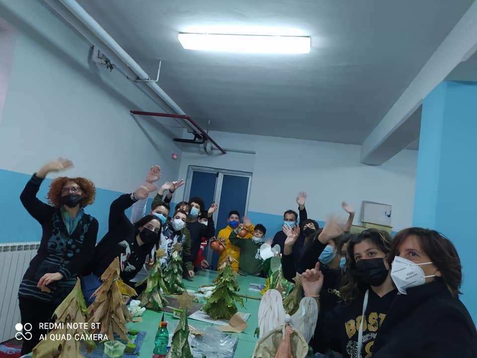 Con l’arte della cartapesta i laboratori creativi di Cettina Prezioso e Anna Napolitano allietano studenti e associazioni Con l’arte della cartapesta i laboratori creativi di Cettina Prezioso e Anna Napolitano allietano studenti e associazioni