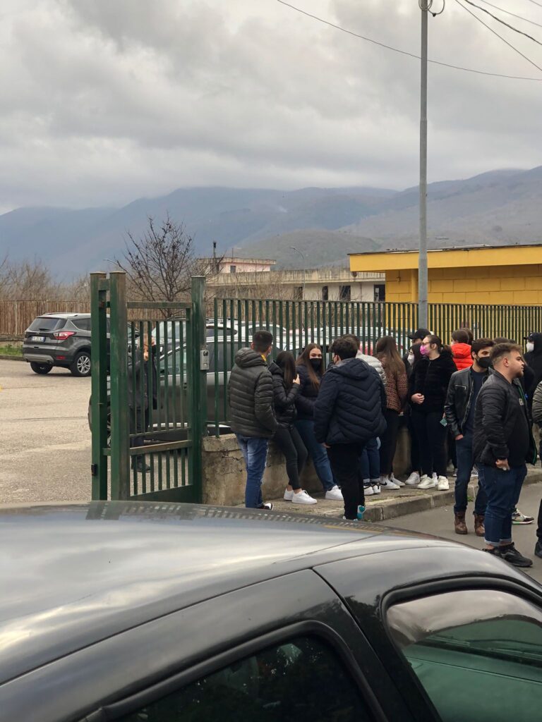 MARZANO DI NOLA. Gli alunni dell’Alberghiero scioperano per la chiusura dei laboratori