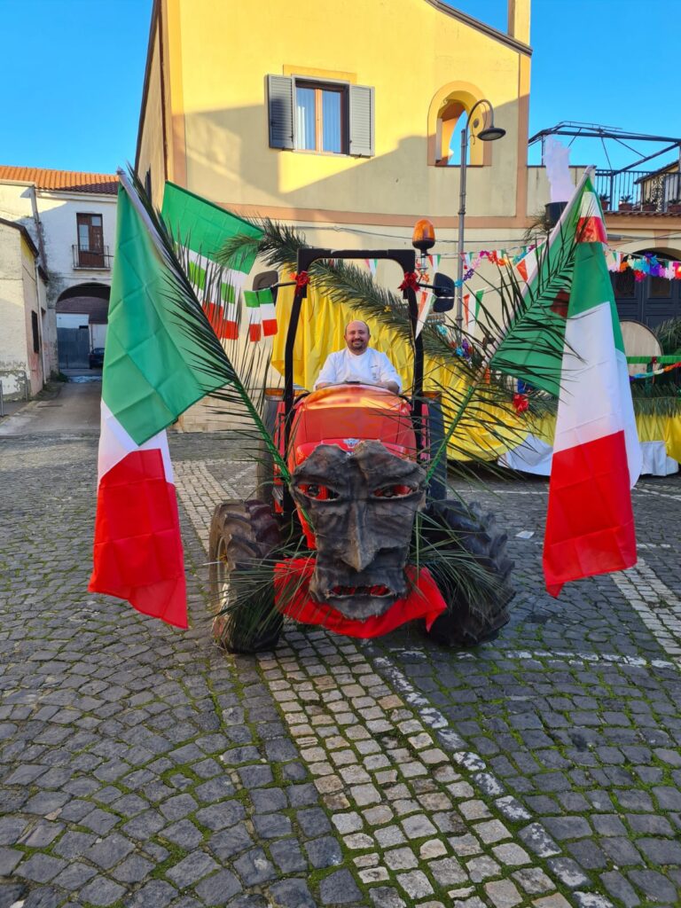 La Pizzellessa di Luca Doro alla Festa di Santantuono di  Macerata Campania con  la figura  del Santo Patrono dei pizzaioli nel mondo