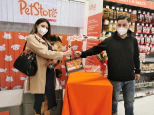 Casamarciano. Qua la zampa: il bassotto Pablo vince il primo premio del contest promosso dal Pet Store