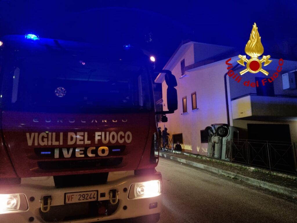Mirabella Eclano (AV). Auto sbanda e finisce in un terrapieno. Conducente illeso miracolosamente