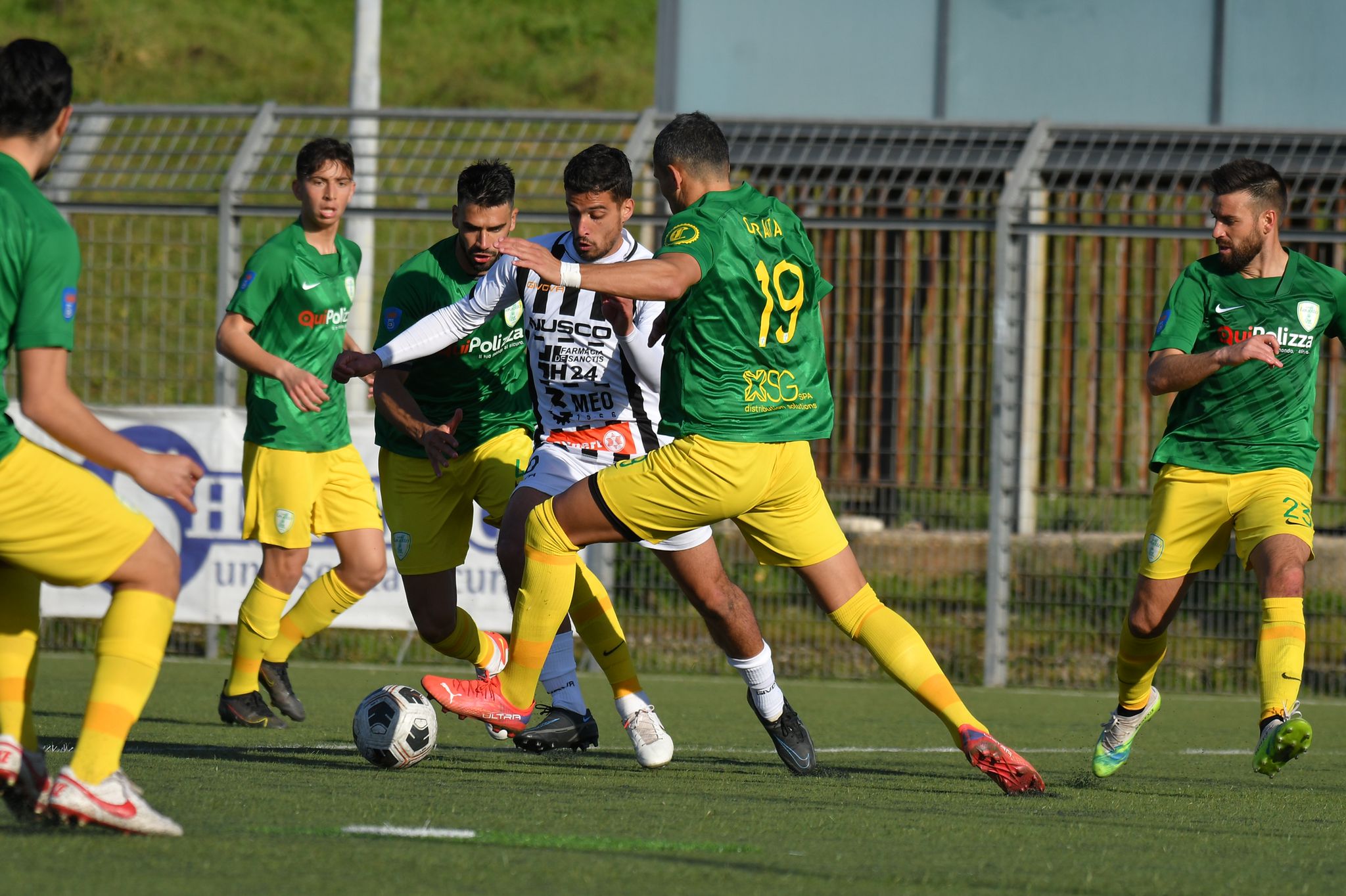 Calcio. Partita pazza a Nola: due rigori sbagliati, col Lavello è solo 0 0 Calcio. Partita pazza a Nola: due rigori sbagliati, col Lavello è solo 0 0