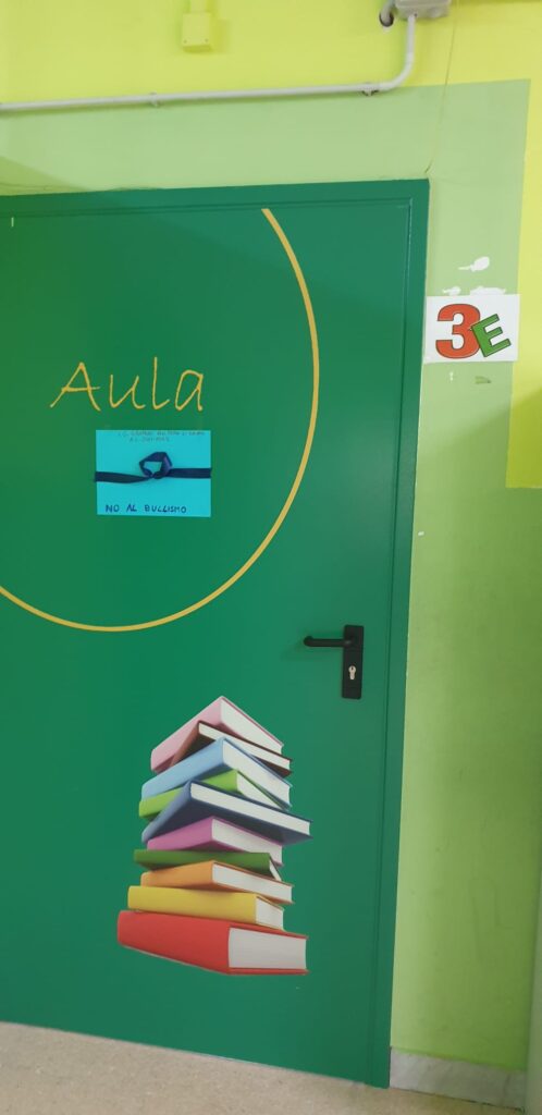 Baiano. Il Nodo blu, simbolo dell’antiviolenza e del ripudio delle discriminazioni. Al Giovanni XXIII, sotto i riflettori il No al bullismo. Ragazze e ragazzi “firmano” il Patto con disegni, un glossario e un cortometraggio Baiano. Il Nodo blu, simbolo dell’antiviolenza e del ripudio delle discriminazioni. Al Giovanni XXIII, sotto i riflettori il No al bullismo. Ragazze e ragazzi “firmano” il Patto con disegni, un glossario e un cortometraggio