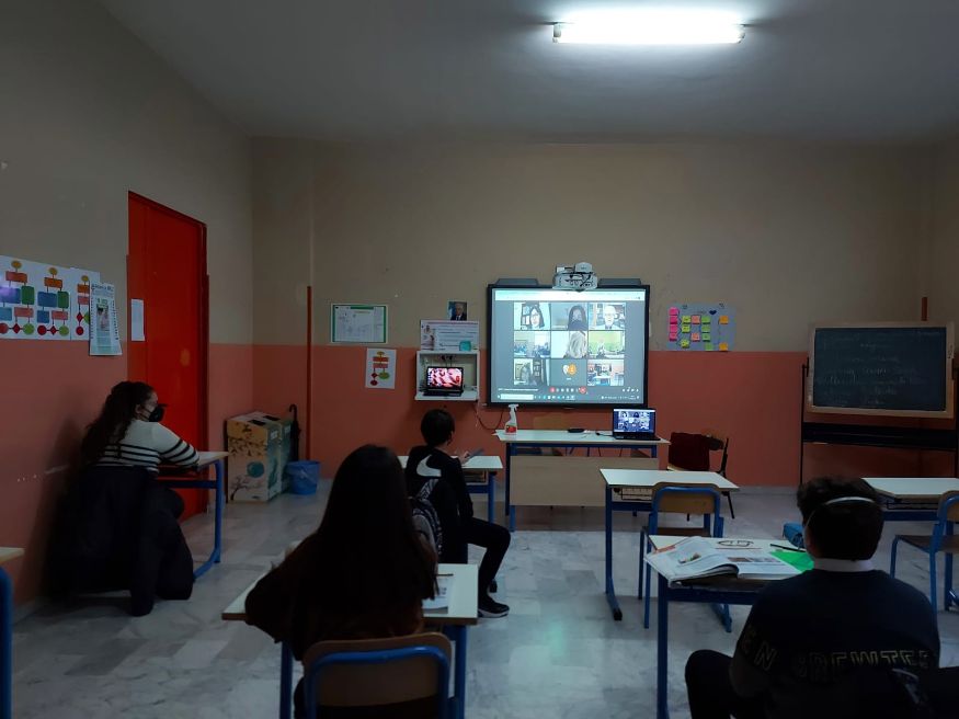 Baiano. Il Nodo blu, simbolo dell’antiviolenza e del ripudio delle discriminazioni. Al Giovanni XXIII, sotto i riflettori il No al bullismo. Ragazze e ragazzi “firmano” il Patto con disegni, un glossario e un cortometraggio Baiano. Il Nodo blu, simbolo dell’antiviolenza e del ripudio delle discriminazioni. Al Giovanni XXIII, sotto i riflettori il No al bullismo. Ragazze e ragazzi “firmano” il Patto con disegni, un glossario e un cortometraggio