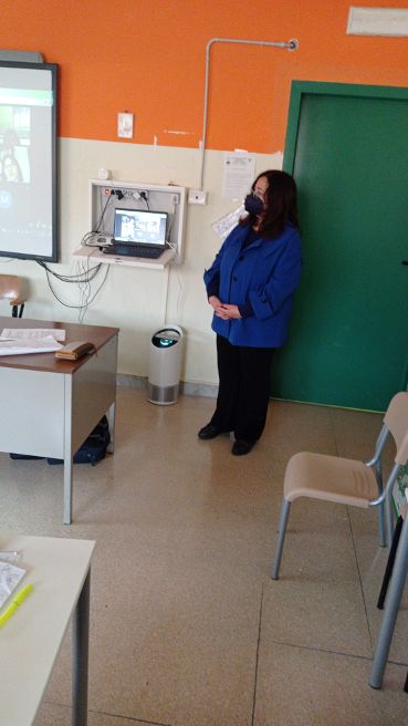 Baiano. Il Nodo blu, simbolo dell’antiviolenza e del ripudio delle discriminazioni. Al Giovanni XXIII, sotto i riflettori il No al bullismo. Ragazze e ragazzi “firmano” il Patto con disegni, un glossario e un cortometraggio Baiano. Il Nodo blu, simbolo dell’antiviolenza e del ripudio delle discriminazioni. Al Giovanni XXIII, sotto i riflettori il No al bullismo. Ragazze e ragazzi “firmano” il Patto con disegni, un glossario e un cortometraggio