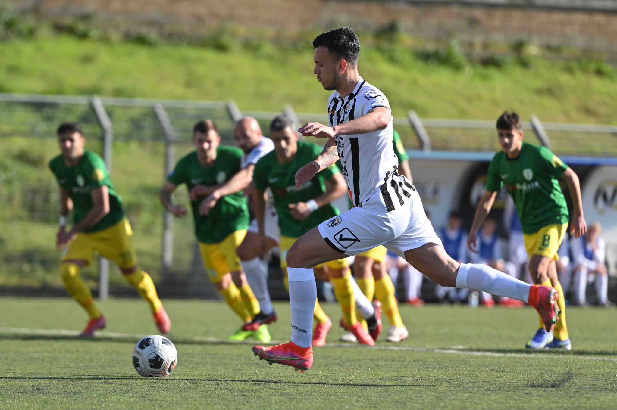 Calcio. Partita pazza a Nola: due rigori sbagliati, col Lavello è solo 0 0 Calcio. Partita pazza a Nola: due rigori sbagliati, col Lavello è solo 0 0