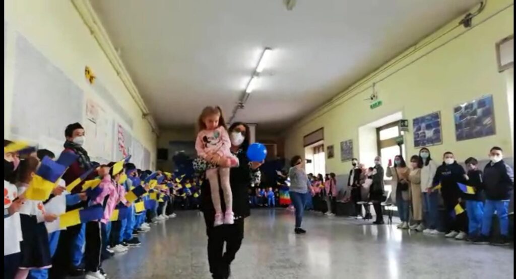 AVELLA.Accolte due bambine ucraine presso la Scuola San Vincenzo Pallotti tra gioia e commozione.
