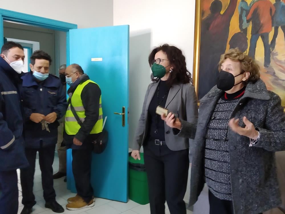 BAIANO. Va in pensione Stefano Miele, festeggiato oggi in Comune BAIANO. Va in pensione Stefano Miele, festeggiato oggi in Comune