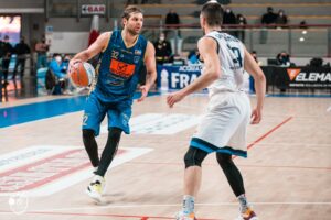 BASKET. CHE FATICA A OSIMO! GIVOVA SCAFATI DI MISURA SU RISTOPRO FABRIANO
