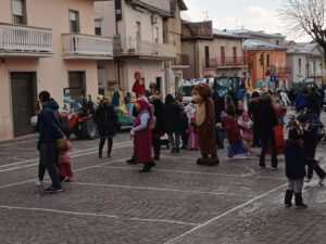 Flumeri, dopo 2 anni di stop ritorna la sfilata dei carri allegorici per il Carnevale dei Bambini.