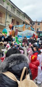 Flumeri, dopo 2 anni di stop ritorna la sfilata dei carri allegorici per il Carnevale dei Bambini.