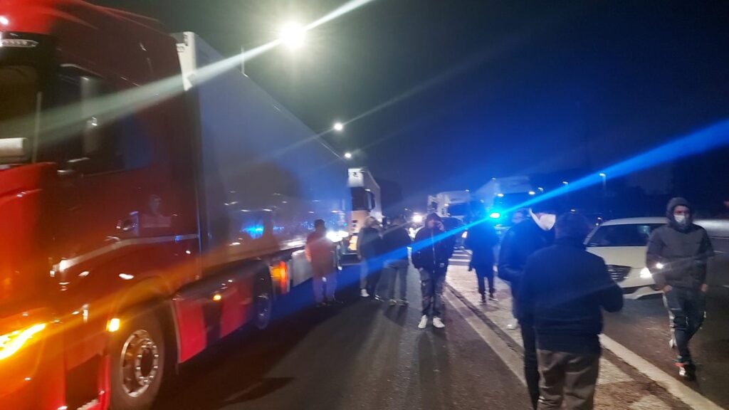 CAMPANIA. Inizia il blocco degli autotrasportatori nonostante il no della Commissione