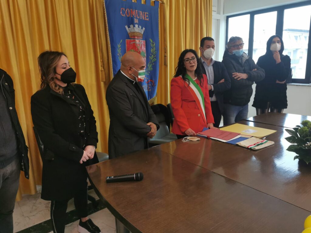 SPERONE. Il parroco colombiano Don Reinaldo, riceve la cittadinanza italiana. Foto e Video