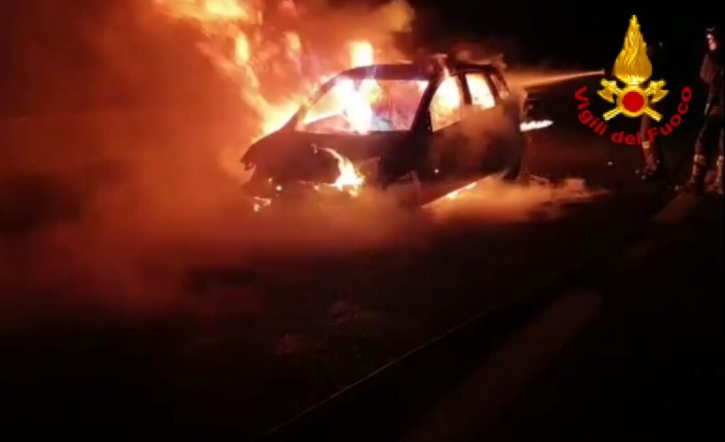 BAIANO. Si incendia autovettura sul tratto autostradale