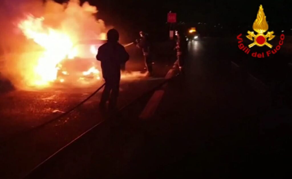 BAIANO. Si incendia autovettura sul tratto autostradale