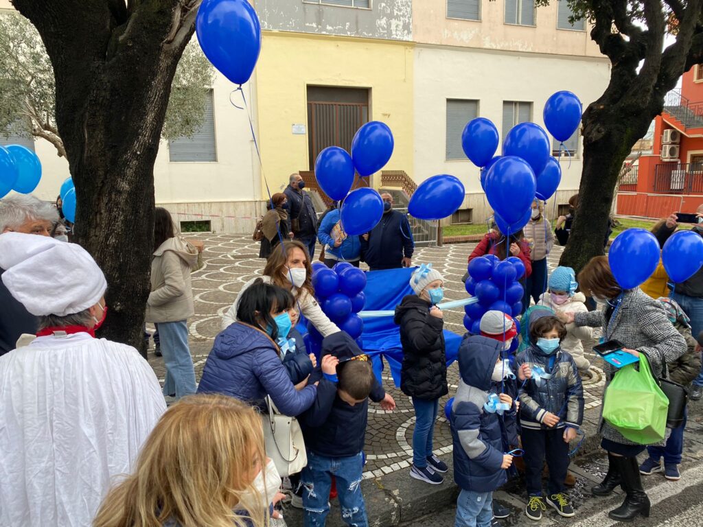 Giornata mondiale autismo, a Roccarainola inaugurata ‘panchina blu’. VIDEO