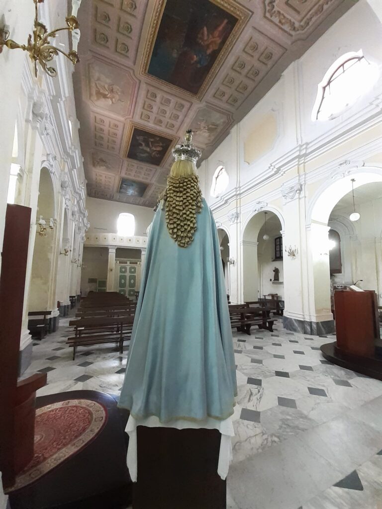 AVELLA. Don Giuseppe ritrova abbandonata la statua della Madonna del Rosario e la riporta in vita. Foto