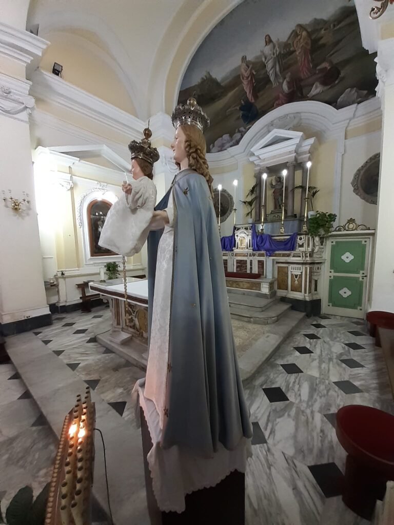 AVELLA. Don Giuseppe ritrova abbandonata la statua della Madonna del Rosario e la riporta in vita. Foto