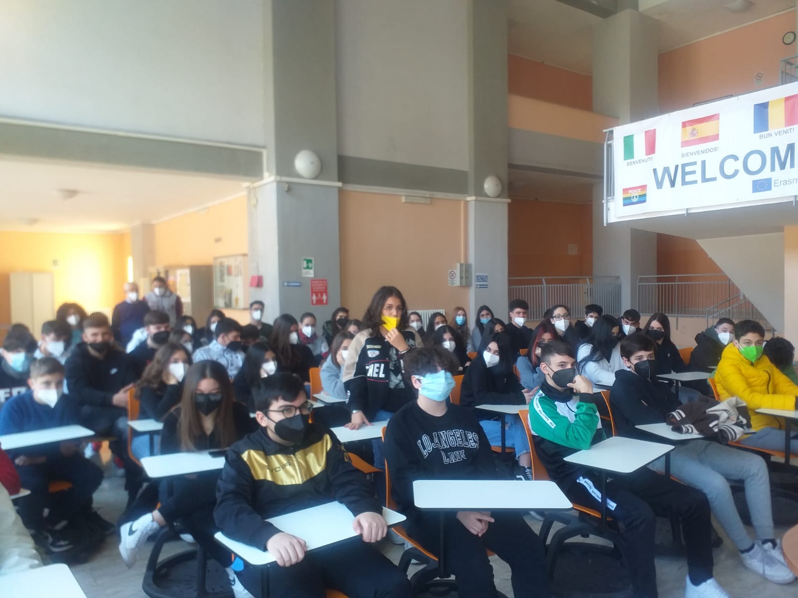 MUGNANO DEL CARDINALE. Il capitano Antonio Antonazzo Panico e il maresciallo Gaspare De Luca della Compagnia di Baiano a scuola a parlare di “Cyberbullismo e violenza di genere” MUGNANO DEL CARDINALE. Il capitano Antonio Antonazzo Panico e il maresciallo Gaspare De Luca della Compagnia di Baiano a scuola a parlare di “Cyberbullismo e violenza di genere”