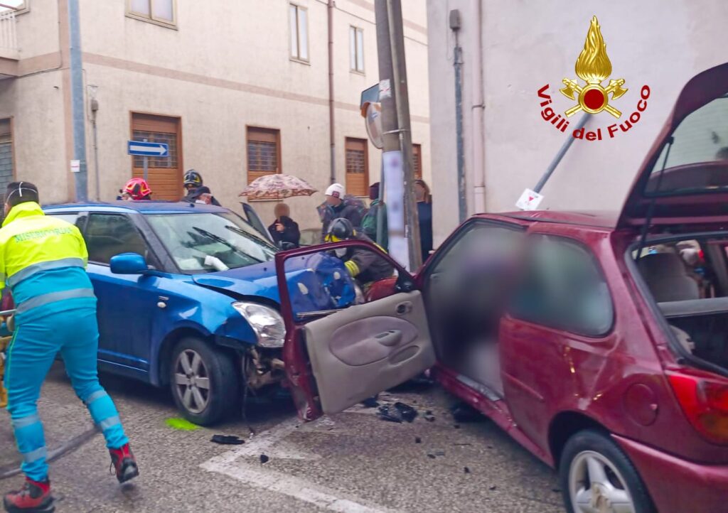 BAIANO. Incidente stradale in via Malta, ferito un uomo e una donna. Foto e Video