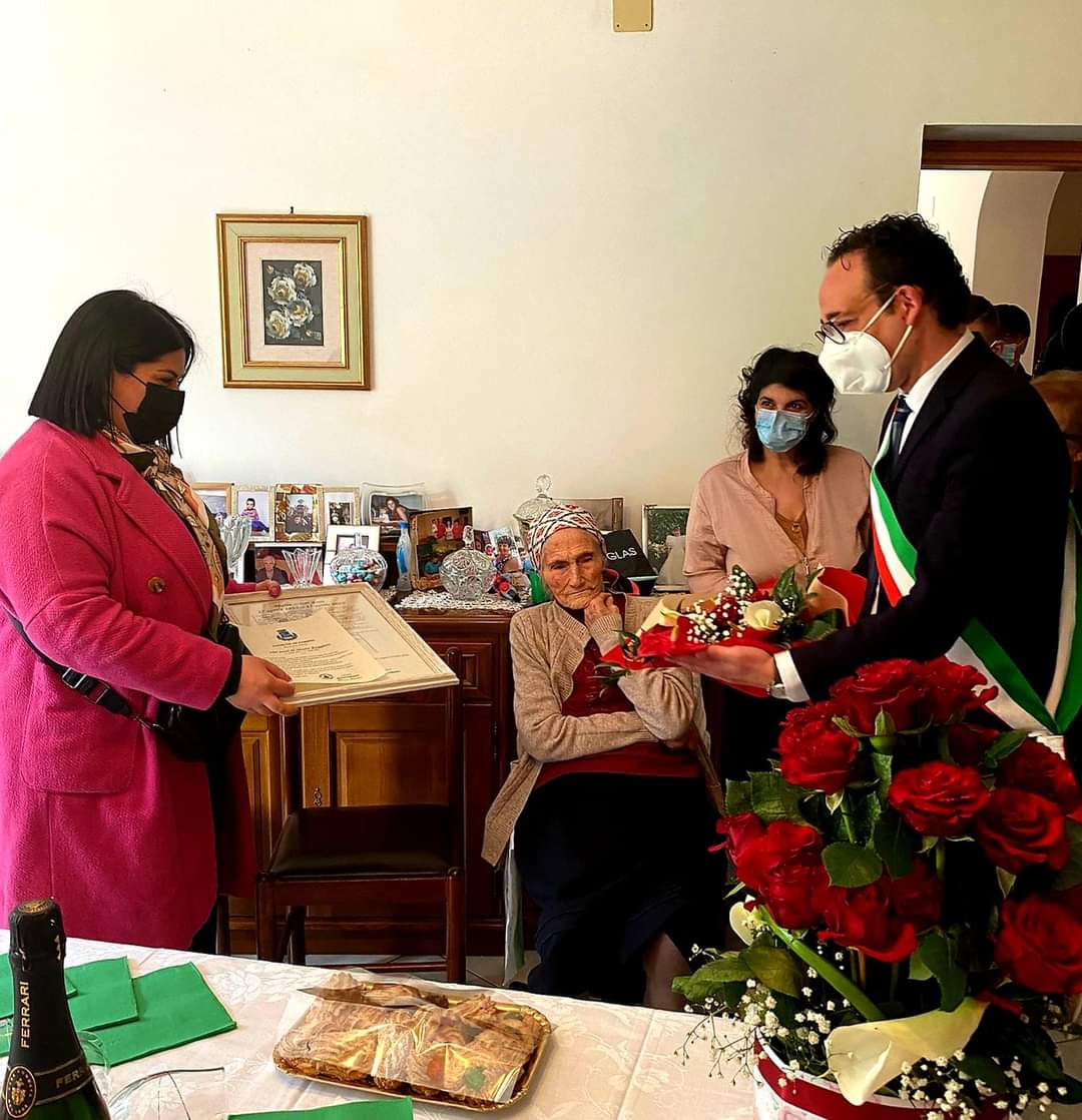 Forino (Av): Una nuova centenaria nella Città dei Sette Colli. Auguri a nonna Maria. Forino (Av): Una nuova centenaria nella Città dei Sette Colli. Auguri a nonna Maria.