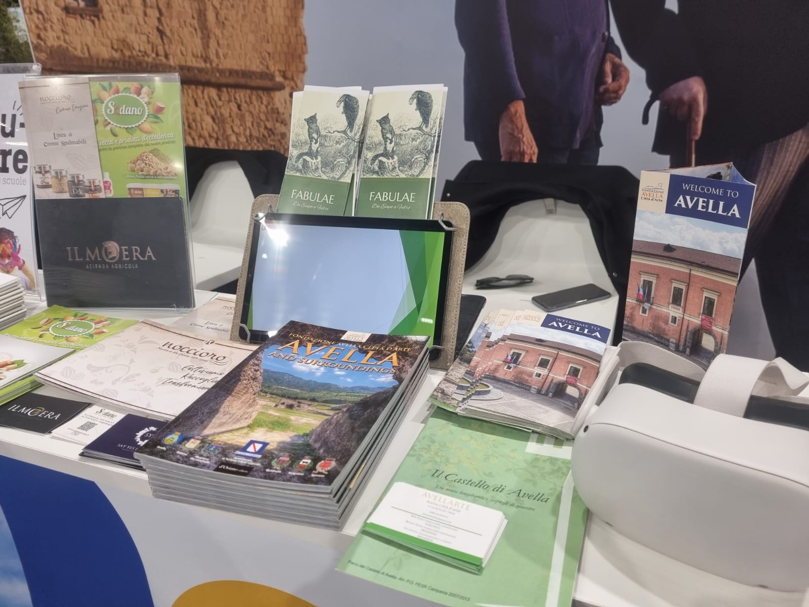 AVELLA.La Città dArte,porta dellIrpinia,alla Bit di Milano è volano per il turismo in Campania. AVELLA.La Città dArte,porta dellIrpinia,alla Bit di Milano è volano per il turismo in Campania.