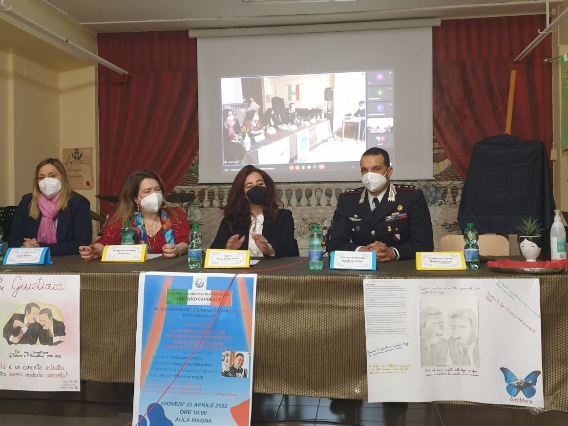 Acerra: Incontro per la legalità dei Carabinieri di Castello di Cisterna con gli studenti del “Gaetano Caporale” per celebrare il valore e gli ideali del Vice Brigadiere dei Carabinieri Mario Cerciello Rega Acerra: Incontro per la legalità dei Carabinieri di Castello di Cisterna con gli studenti del “Gaetano Caporale” per celebrare il valore e gli ideali del Vice Brigadiere dei Carabinieri Mario Cerciello Rega