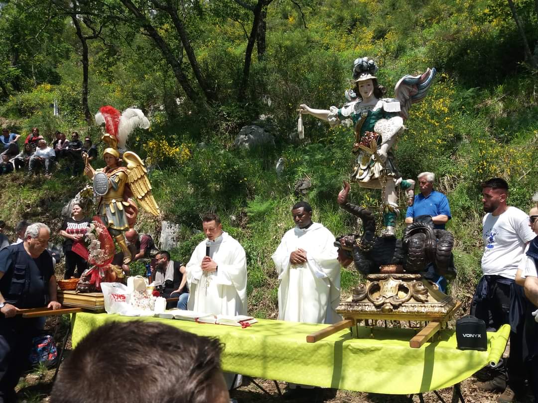 Forino (Av): Monte Faliesi e quello abbraccio dei Due San Michele che non tramonta mai Forino (Av): Monte Faliesi e quello abbraccio dei Due San Michele che non tramonta mai