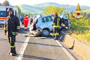 A16. Incidente tra auto e autocarro, un morto. Laccaduto nel territorio di Vallesaccarda.