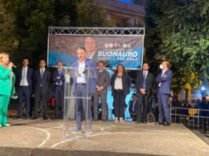 NOLA. In piazza con il Candidato sindaco Buonauro, Di Maio & Company  Interviste e foto